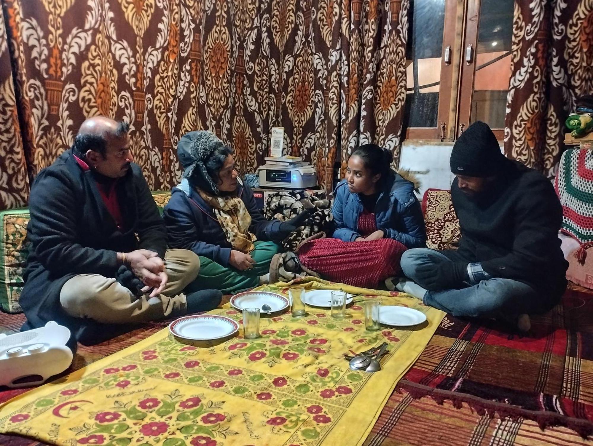 Pana 4 Boat House Apartment Srinagar  Bagian luar foto