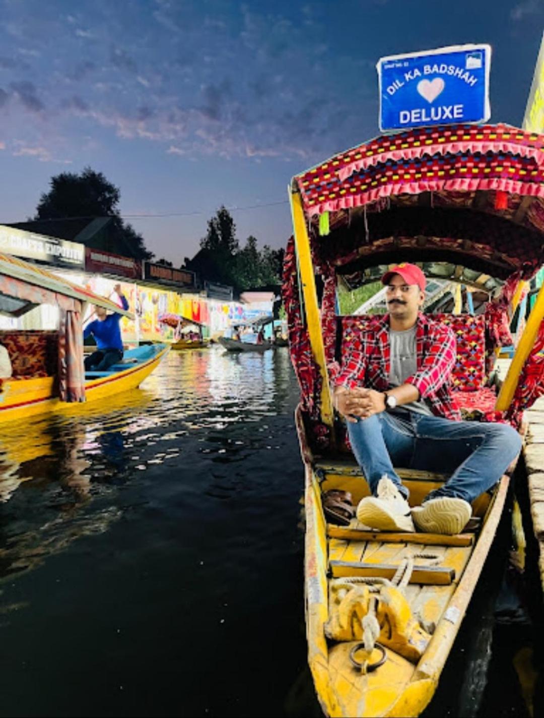 Pana 4 Boat House Apartment Srinagar  Bagian luar foto